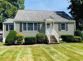 8 Benson Rd, Tewksbury, MA 01876