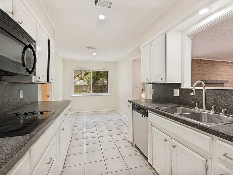 6737 Fair Meadows Dr — Photo 9