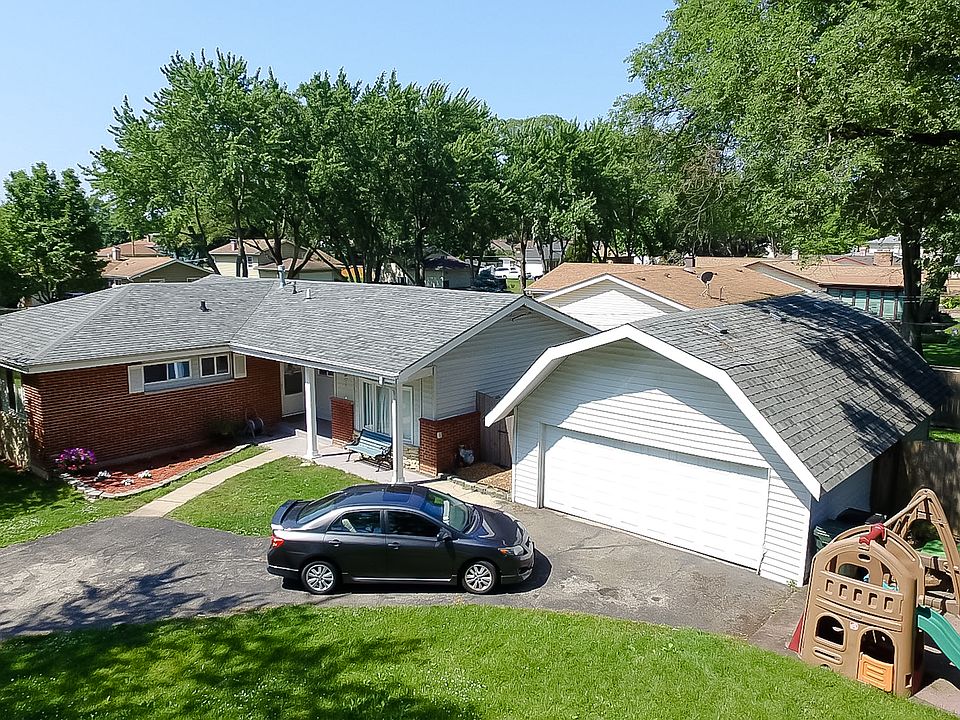 1st image of 440 Olive St