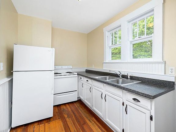 2nd image of 106 Leigh St