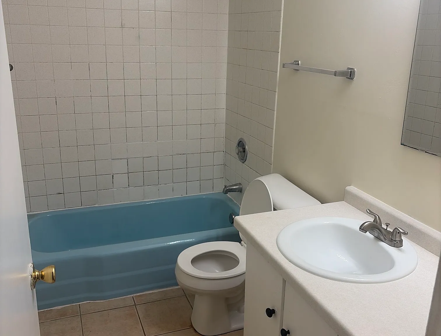 2125 N Elmwood Ave — Photo 2