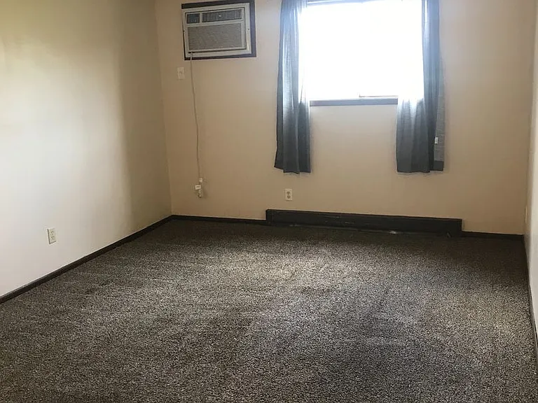 Crown Point Apartments — Photo 5