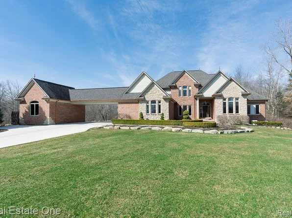 1832 N Rochester Rd, Oakland, MI 48363