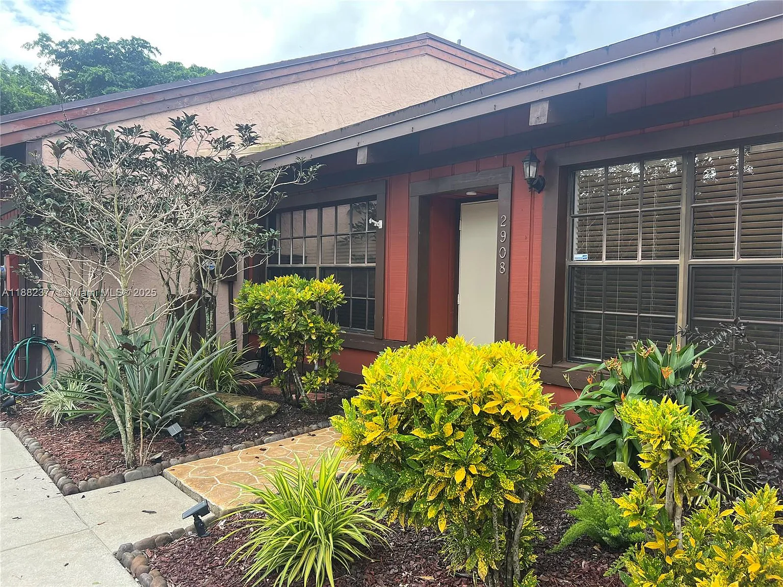 2 bed, 2.5 bath, 1300 sqft, $2,550 — Photo 1