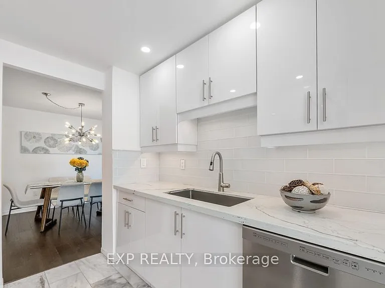 7250 Yonge St #1709 — Photo 8