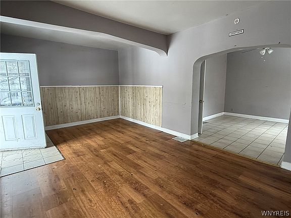 2nd image of 615 Chestnut Ave