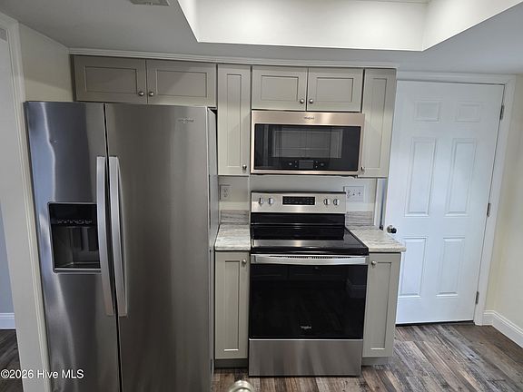3rd image of 8 Harbour Walk #8