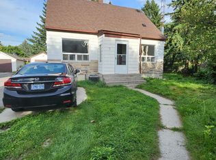 3 Kemp Sq E, Toronto, ON M6M 2V5