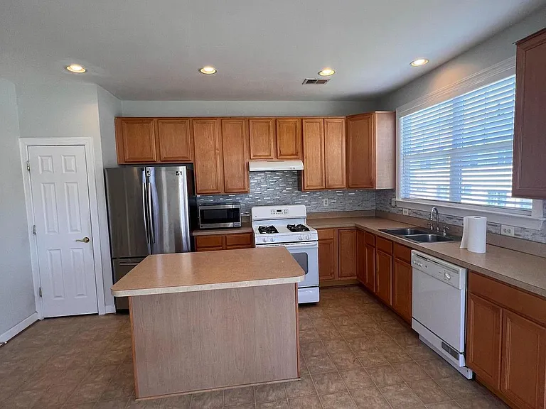 8234 Glade Bank Dr — Photo 7