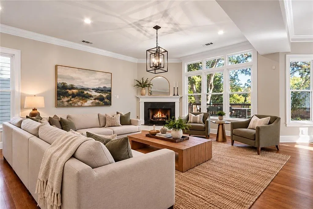 3 bed, 3.5 bath, 2321 sqft, $3,800 — Photo 4