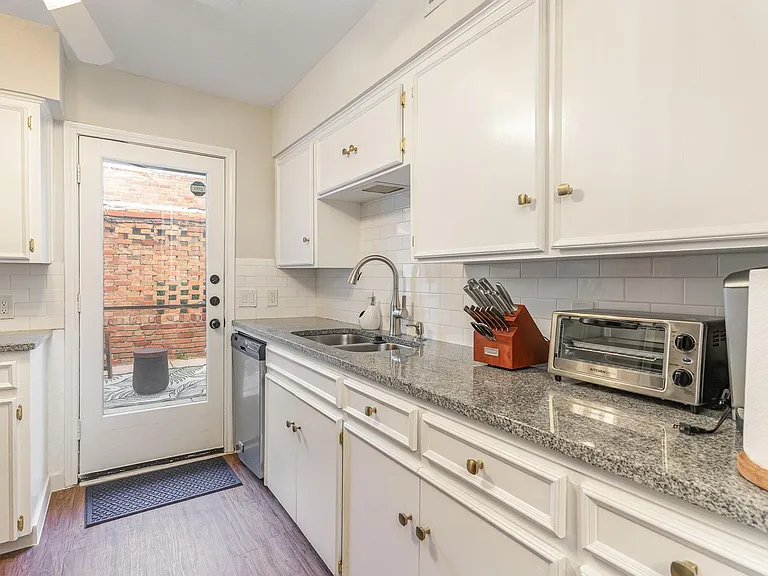 3212 Daniel Ave #B — Photo 5