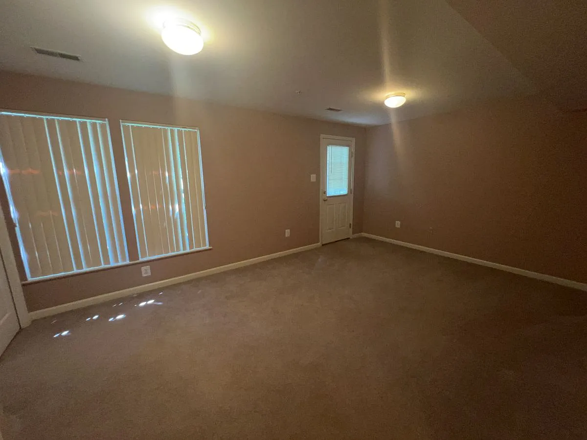 3903 Manheim Place — Photo 4