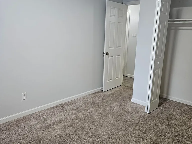 10419 Hidden Valley Ln E — Photo 6