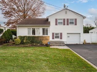 2070 Shoreham Way, Merrick, NY 11566