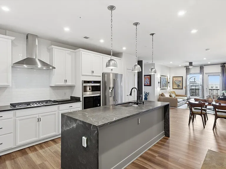 100 Saint Ives Pl #403 — Photo 3