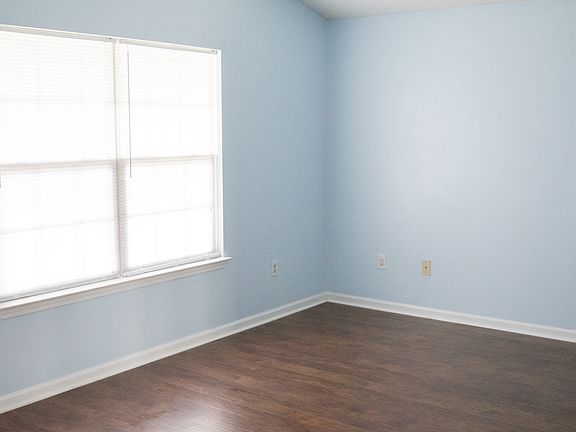 4th image of 215 Christopher Dr