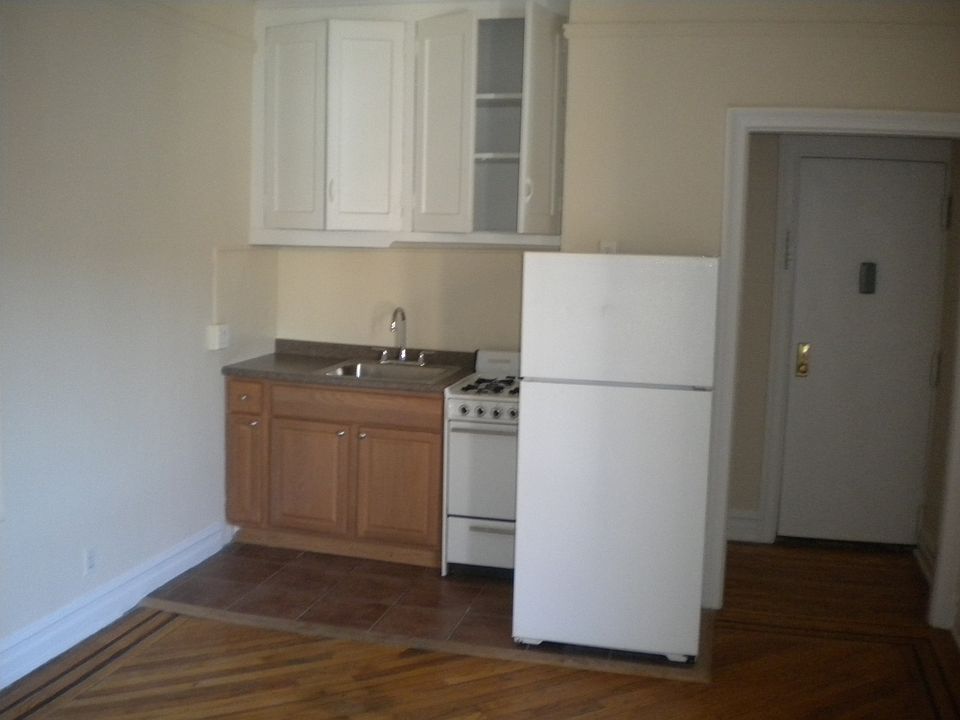 2nd image of 15119 34th Ave APT 4G