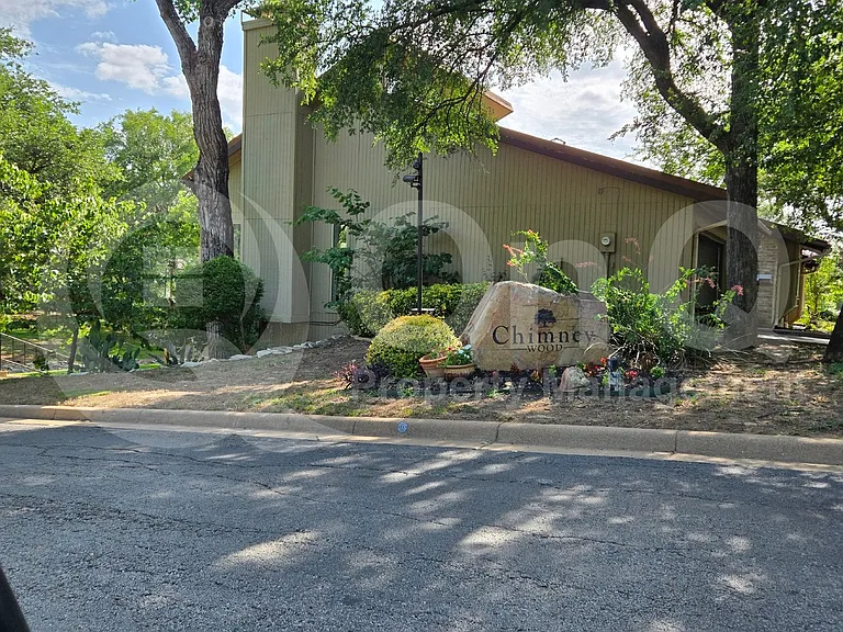 5809 Chimney Wood Cir — Photo 4