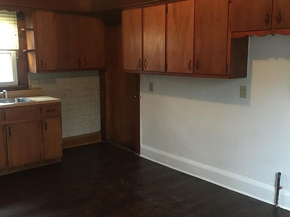 3rd image of 206 Verona St