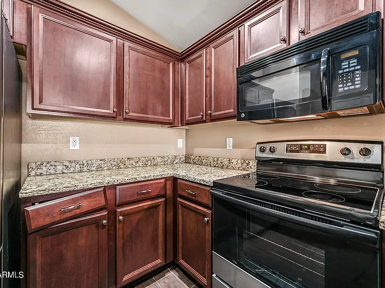 41284 W Cahill Dr — Photo 14