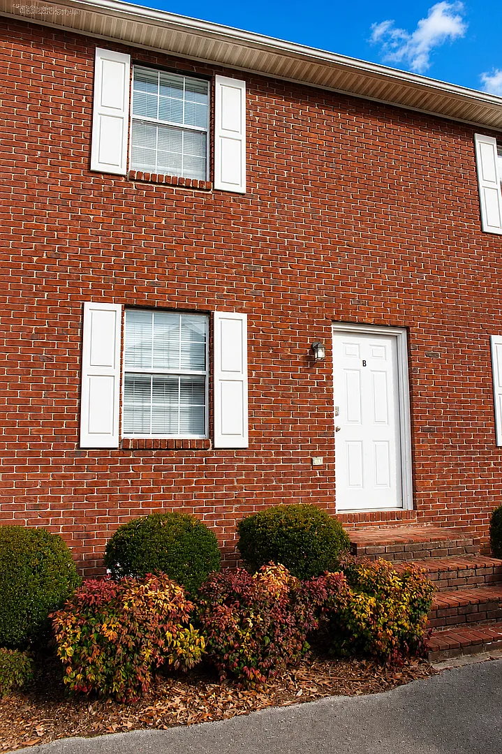 1219 Byrne Ave — Photo 1