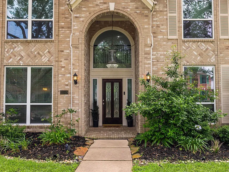 3219 Castlewind Dr — Photo 2