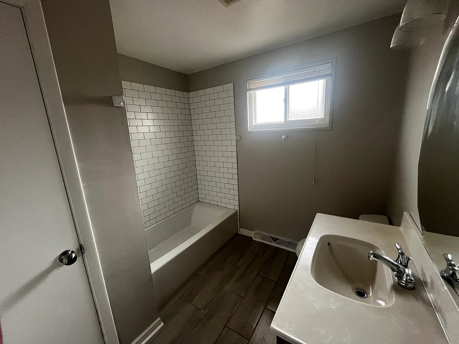 3 bed, 1.5 bath, 1300 sqft, $2,300 — Photo 3