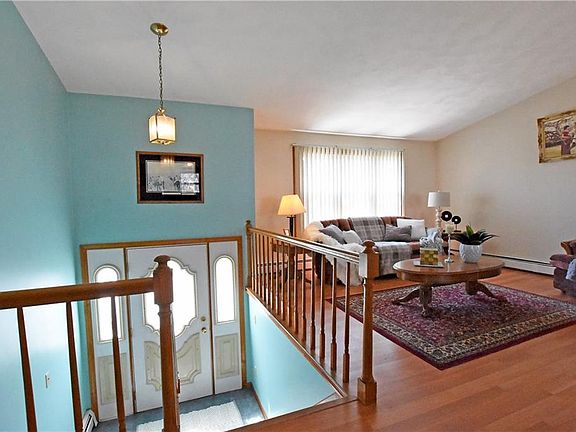 4th image of 40 Richfield Ave