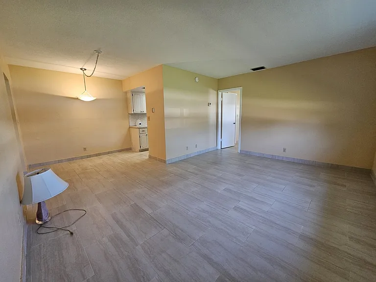 1901 NE 29th St #2 — Photo 5