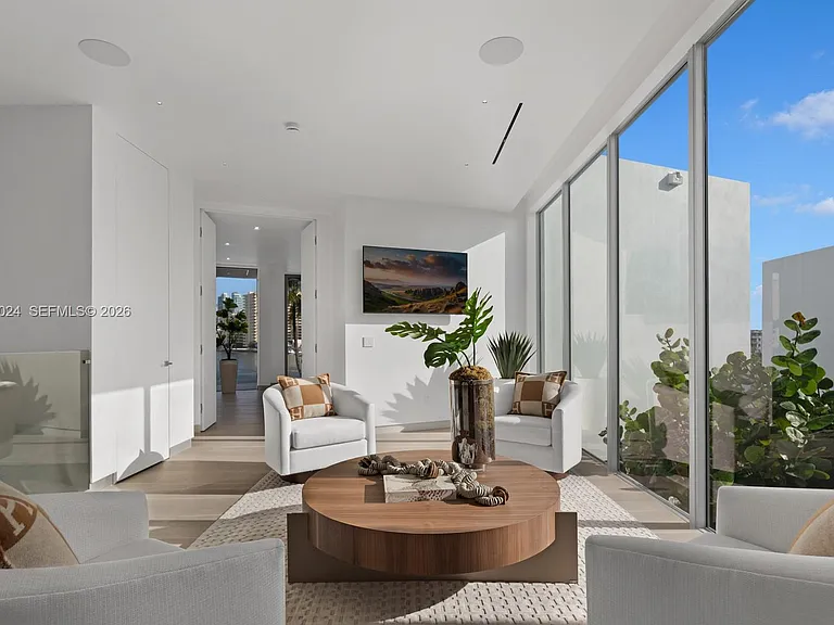 501 Palm Dr — Photo 33