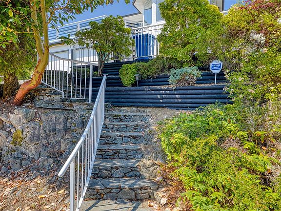 5th image of 369 Trinity Dr
