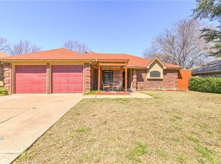 815 Wind Brooke Dr, Arlington, TX 76001