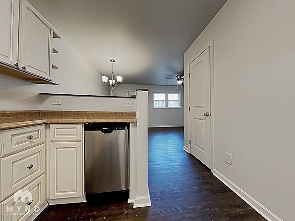 4th image of 305 S Spargo St #C