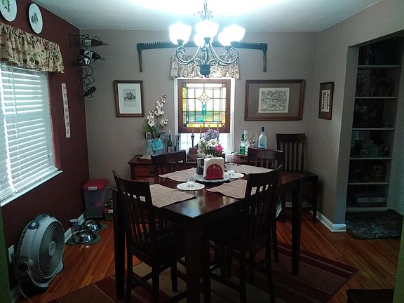 3rd image of 405 Crest Dr
