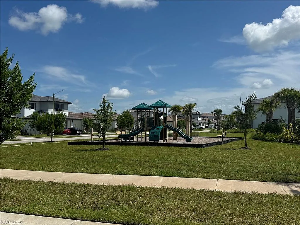 5 bed, 3.5 bath, 2260 sqft, $2,750 — Photo 2