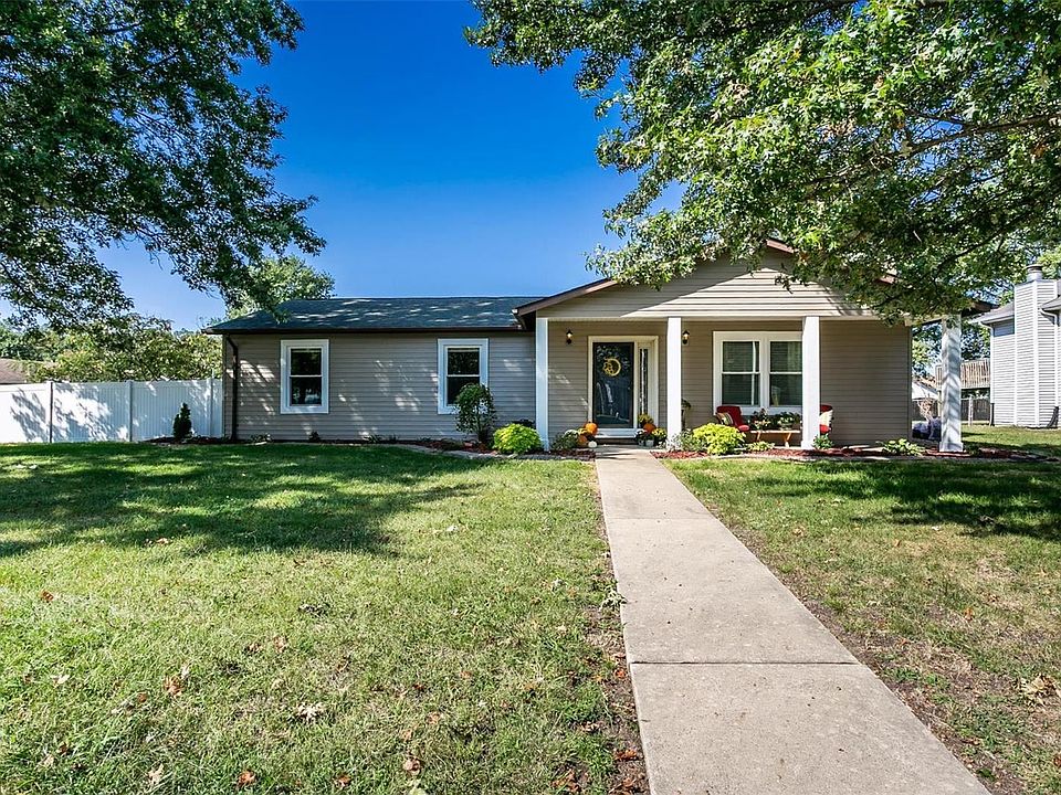 1st image of 16 Mimosa Dr