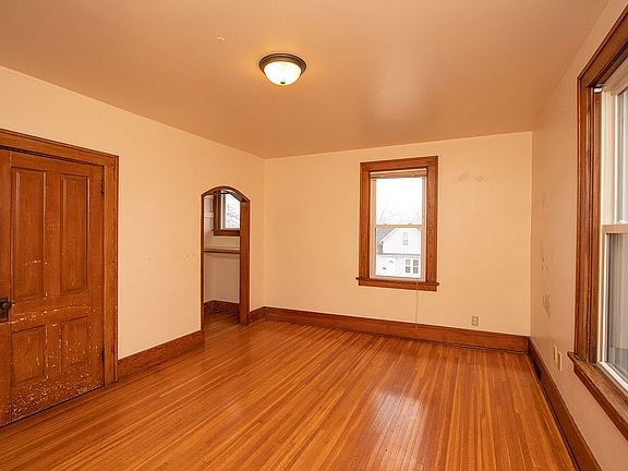 4th image of 608 E 1st Ave