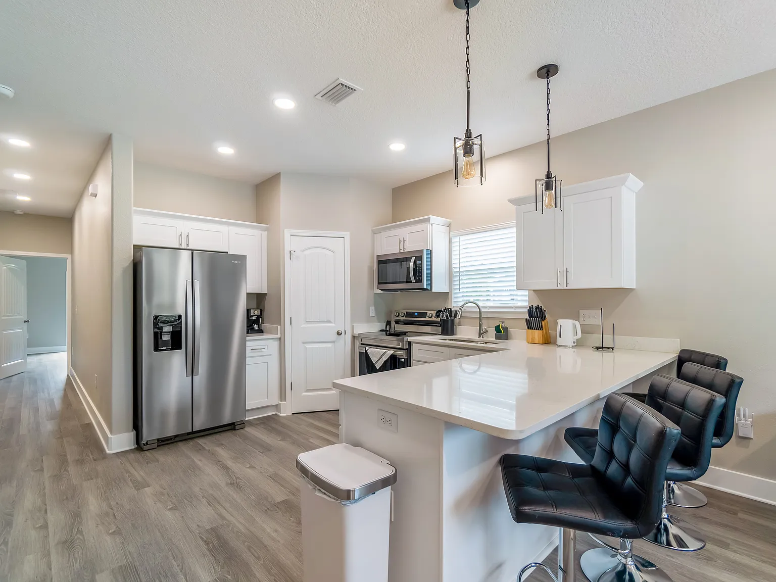 3 bed, 1176 sqft, $1,800 — Photo 2