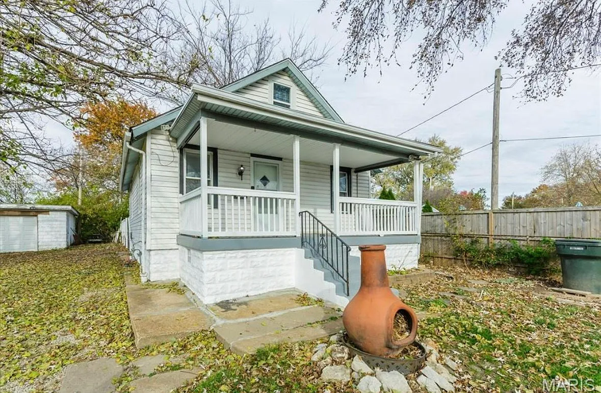 6837 Bradley Ave — Photo 1