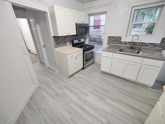4th image of 74 Bruce Ave