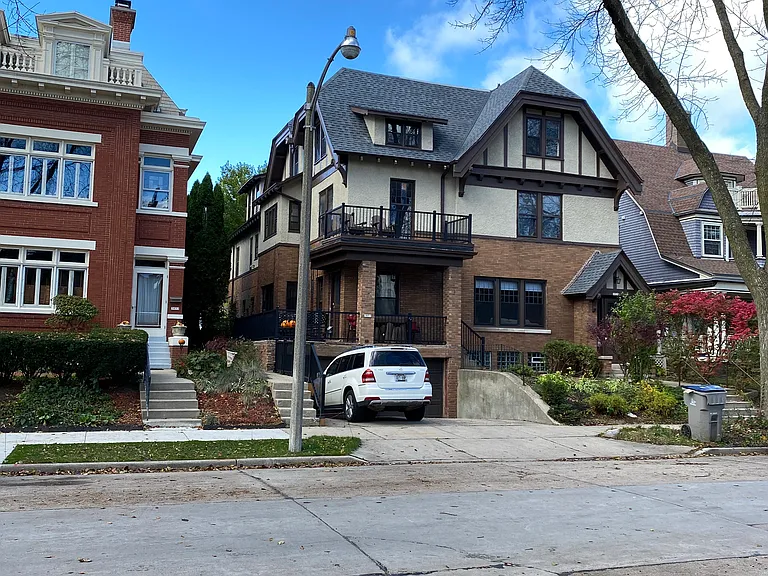 2859 N Shepard Ave — Photo 1