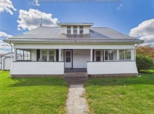 311 Schoolhouse Dr, Evans, WV 25241