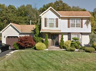 2 Iris Ct, Howell, NJ 07731