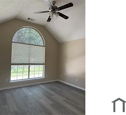 6 bed, 3082 sqft, $4,200 — Photo 4