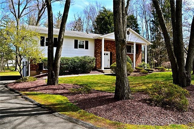 Front of 5 Sandpiper Drive