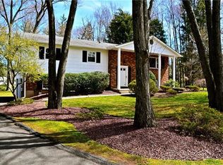 5 Sandpiper Dr, West Nyack, NY 10994