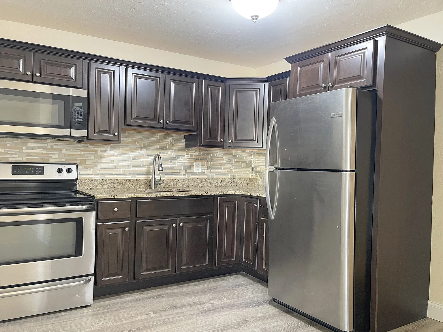 2 bed, 1000 sqft, $1,795 — Photo 3