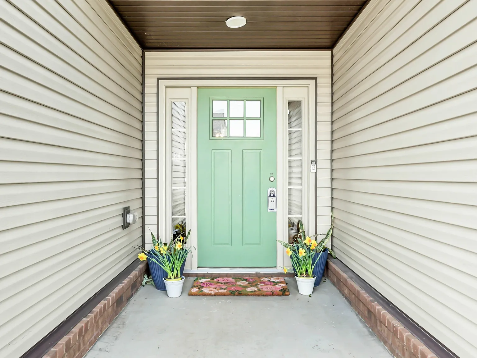 3 bed, 1960 sqft, $1,900 — Photo 4