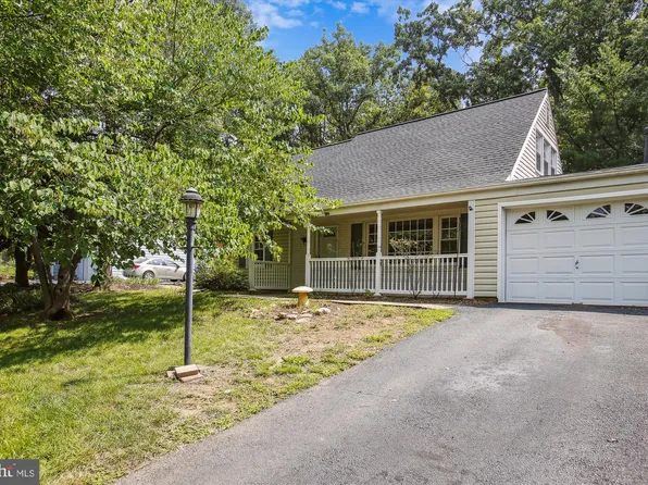 12833 Point Pleasant Dr, Fairfax, VA 22033