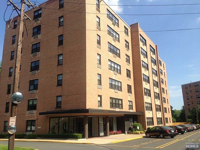 1st image of 2352 Linwood Ave APT 7D